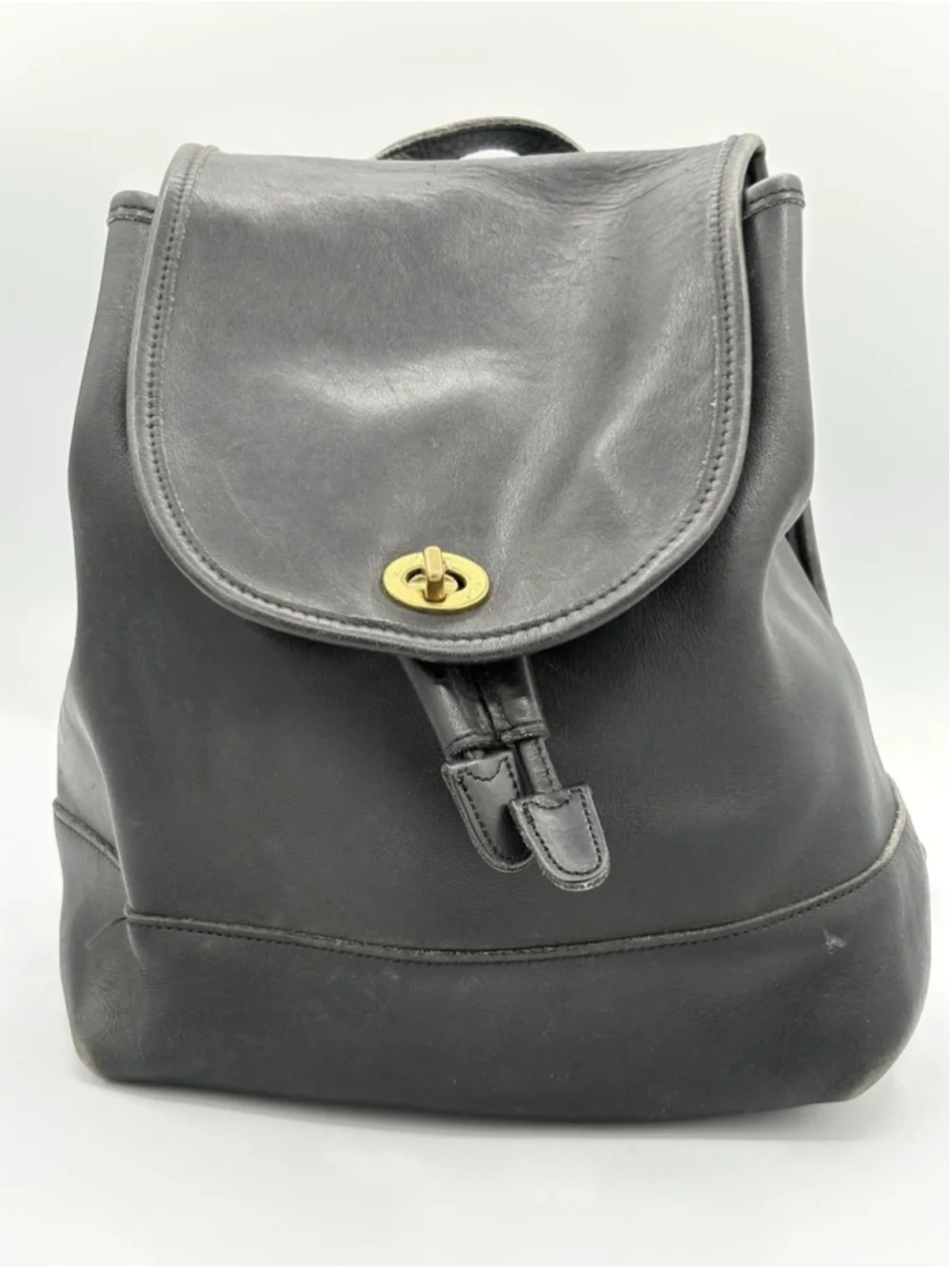 Vintage COACH Daypack Leather Black Turn Lock Logo Charm USA D8D-9791